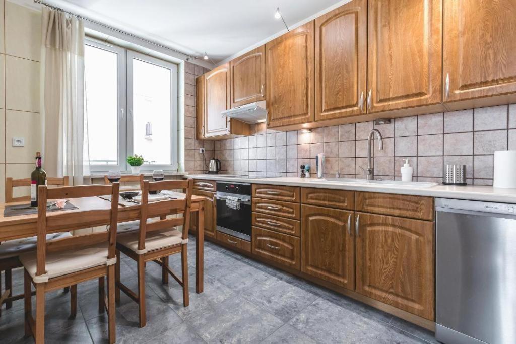 Apartament Niecala Queens Superior ลูบลิน ภายนอก รูปภาพ